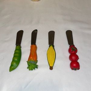 Vintage vegetable stainless steels butter knives.
